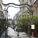 Guibert Halldis Apartment