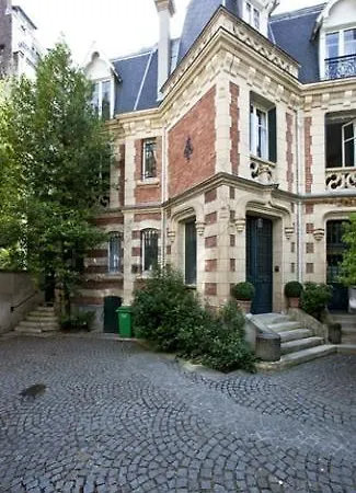 Guibert Halldis Apartment Villa *